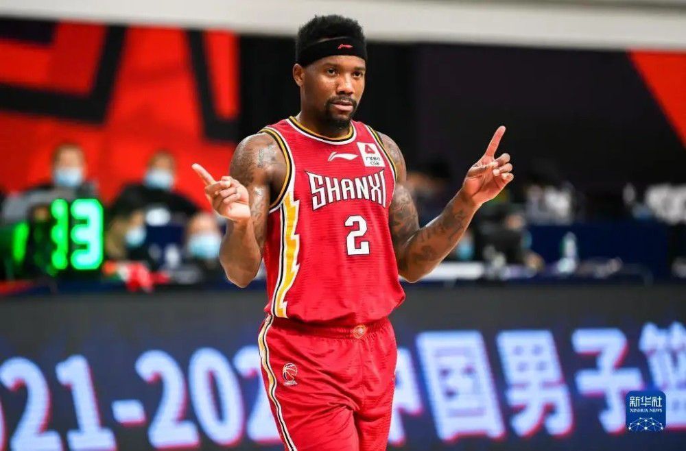 巴萨官方宣布中场佩德里在训练中遭遇肌肉轻微拉伤的伤病，俱乐部将根据他的恢复情况决定球员何时能再次为球队出战比赛。
